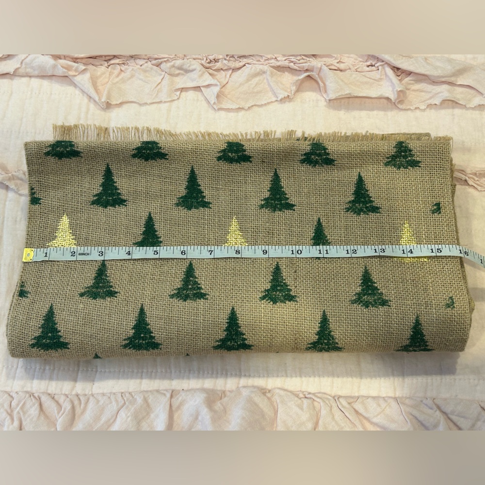 Green & Gold Christmas Tree Table Runner ๐ฒ๐ - Picture 3 of 8